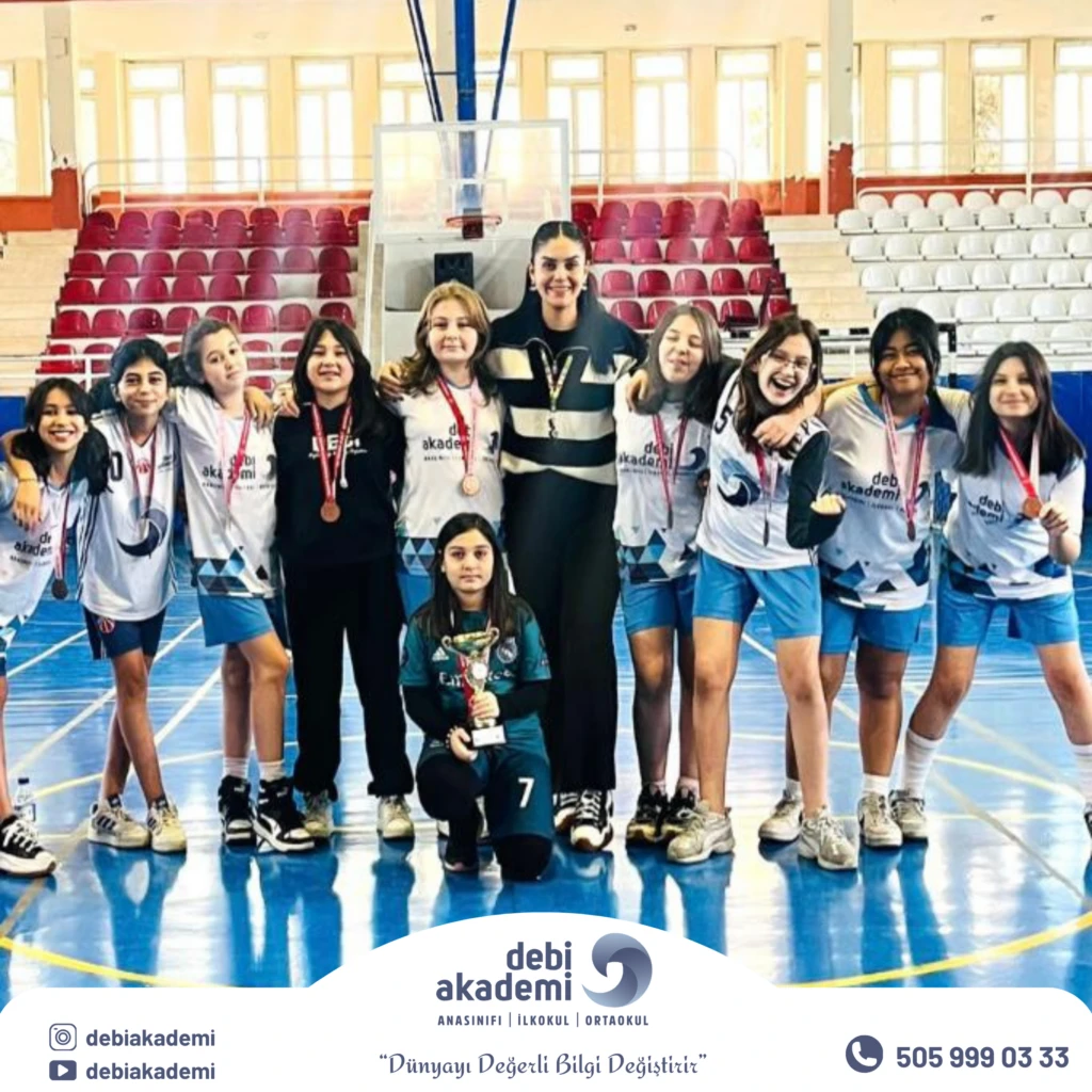 Yıldız Kızlar Futsal Turnuvasında İlçe Üçüncülüğü